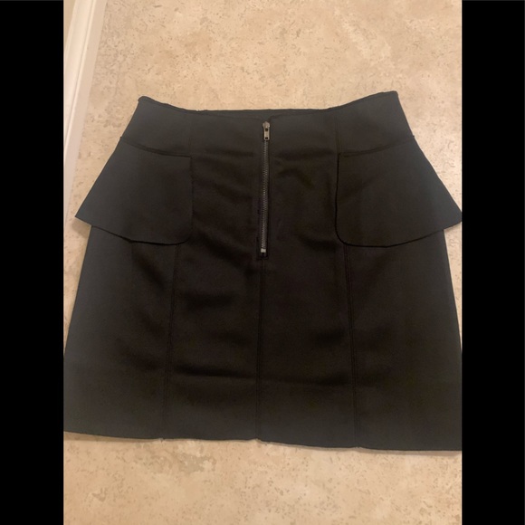 Sexy & Stylish Black Mini Skirt size Small - Picture 3 of 3